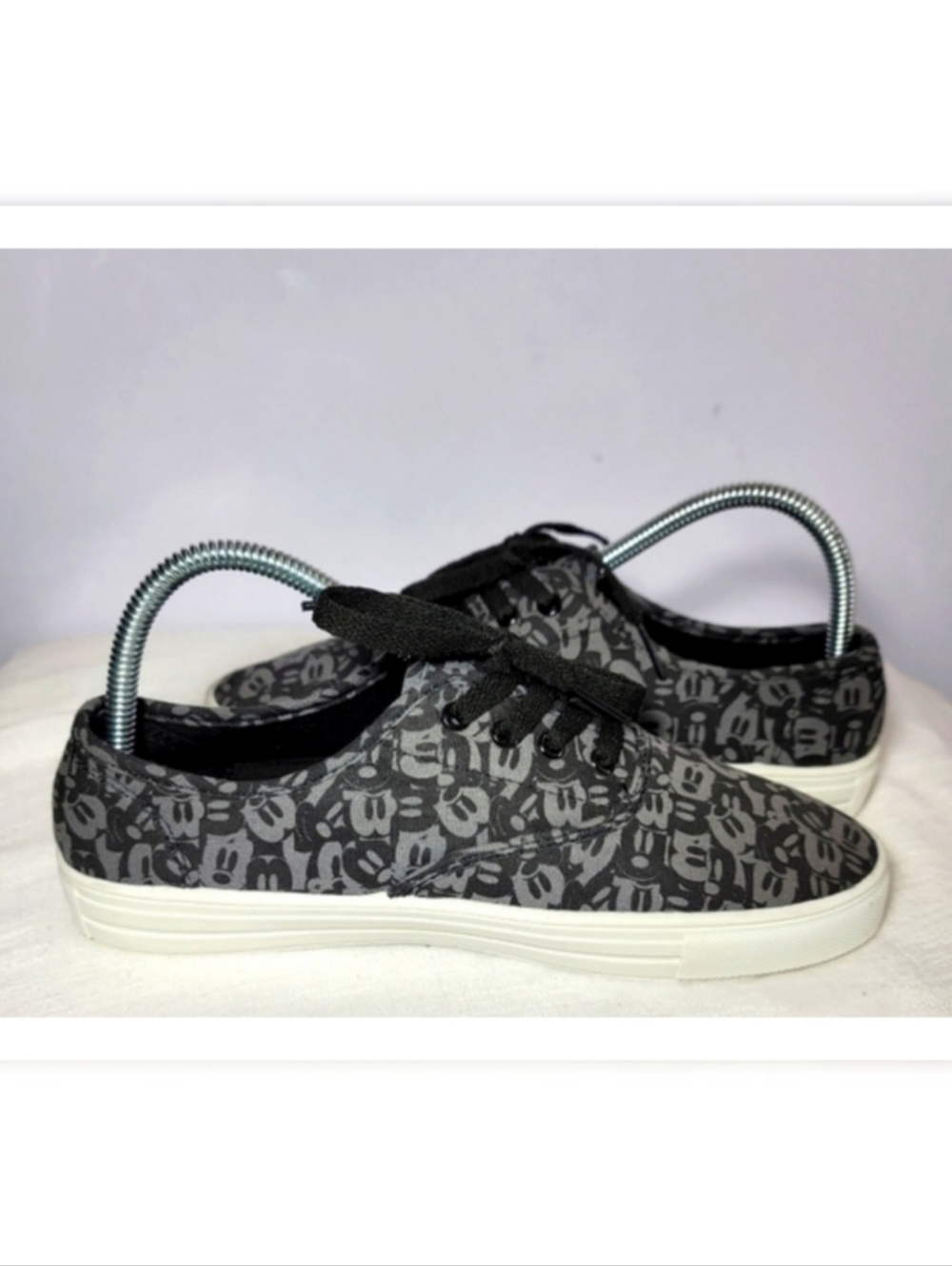 Disney Mickey Mouse Women's Size 8 Sneakers.